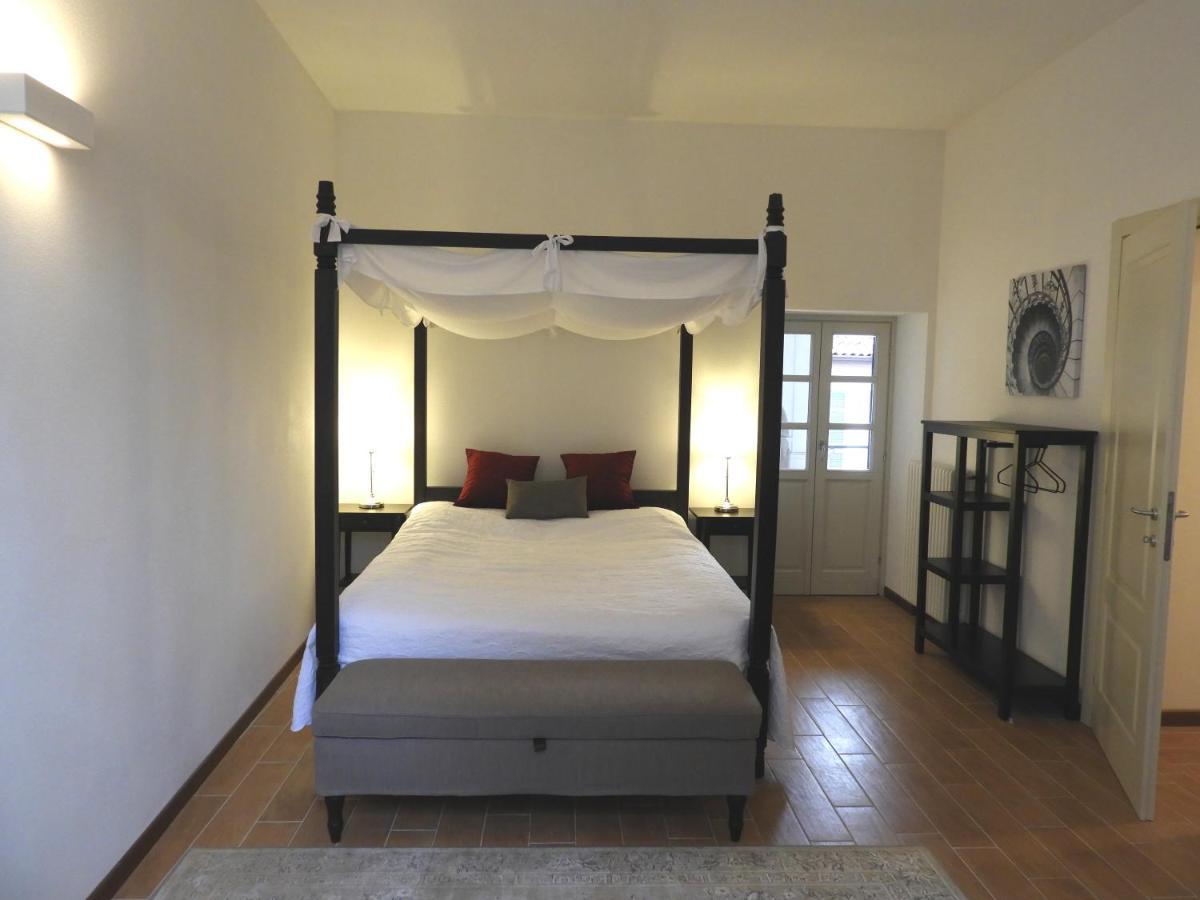 Villa Maghetti - Modernized Flat In Historic Palazzo In The Center Of Luino Exterior foto