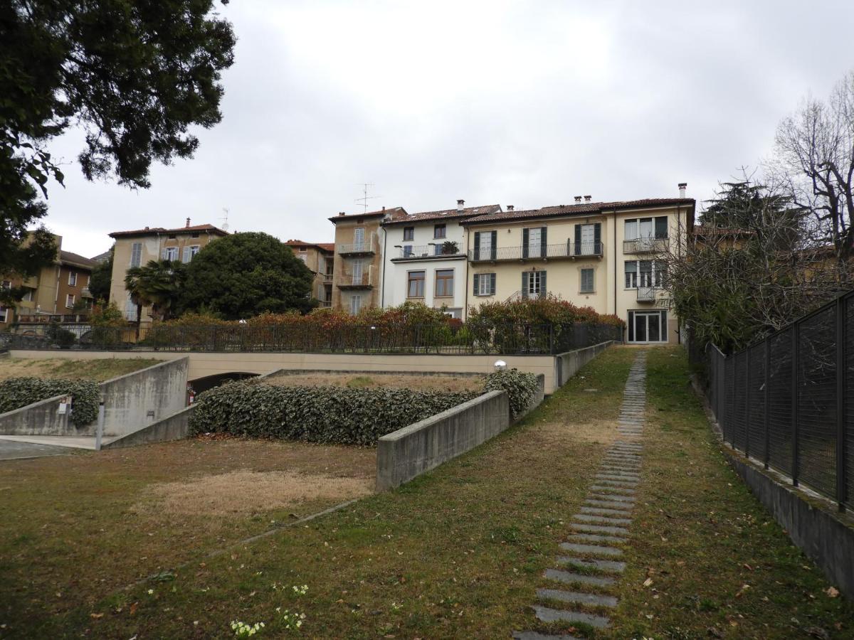 Villa Maghetti - Modernized Flat In Historic Palazzo In The Center Of Luino Exterior foto