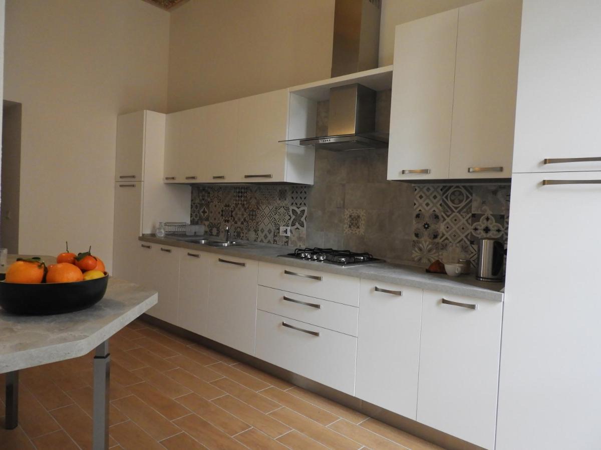 Villa Maghetti - Modernized Flat In Historic Palazzo In The Center Of Luino Exterior foto