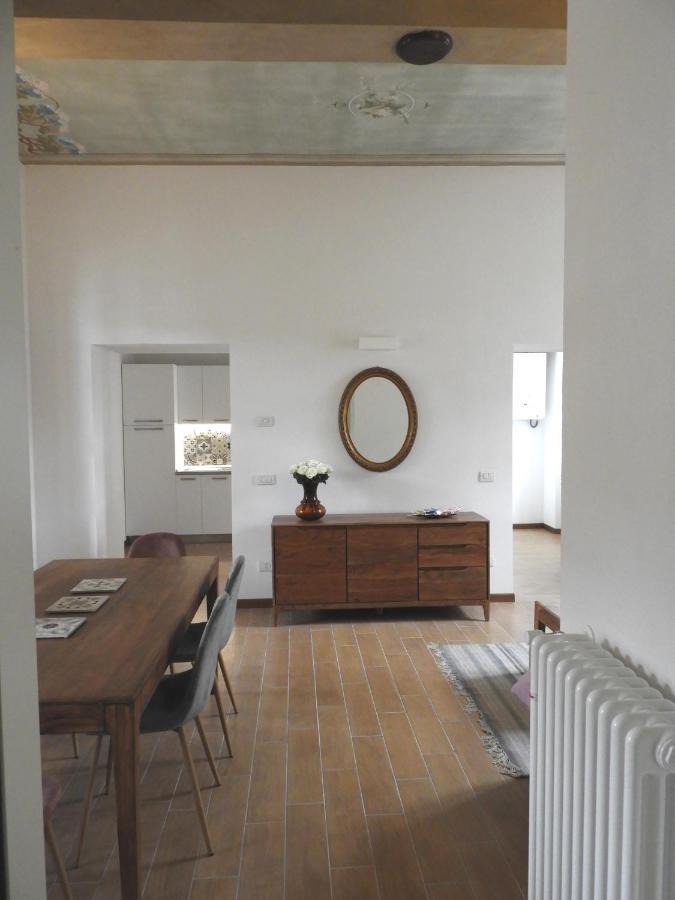 Villa Maghetti - Modernized Flat In Historic Palazzo In The Center Of Luino Exterior foto