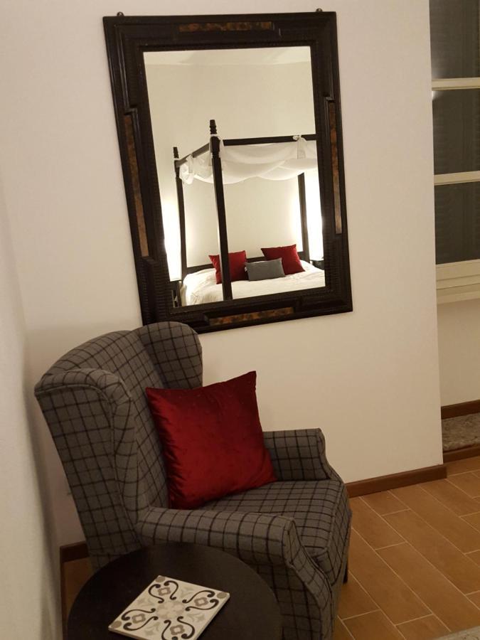 Villa Maghetti - Modernized Flat In Historic Palazzo In The Center Of Luino Exterior foto