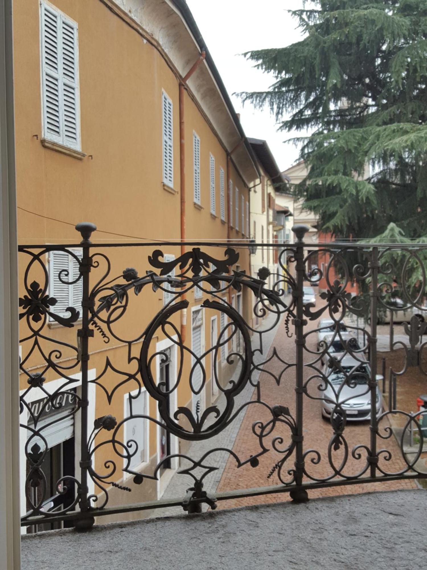 Villa Maghetti - Modernized Flat In Historic Palazzo In The Center Of Luino Exterior foto