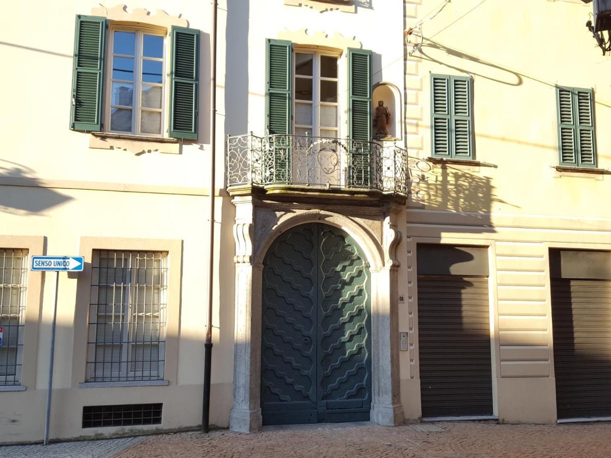Villa Maghetti - Modernized Flat In Historic Palazzo In The Center Of Luino Exterior foto